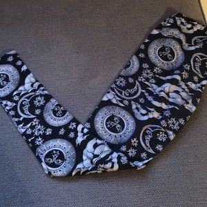 “Tarot” styled leggings. Soooo cute